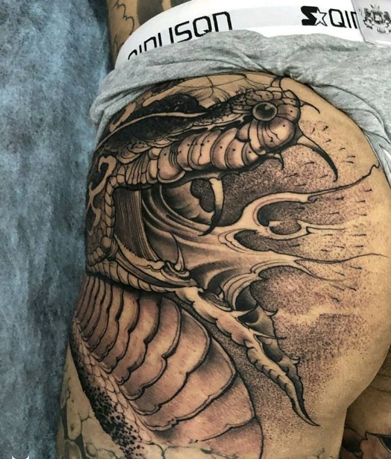 大蛇纹身图片_臀部蛇纹身图案