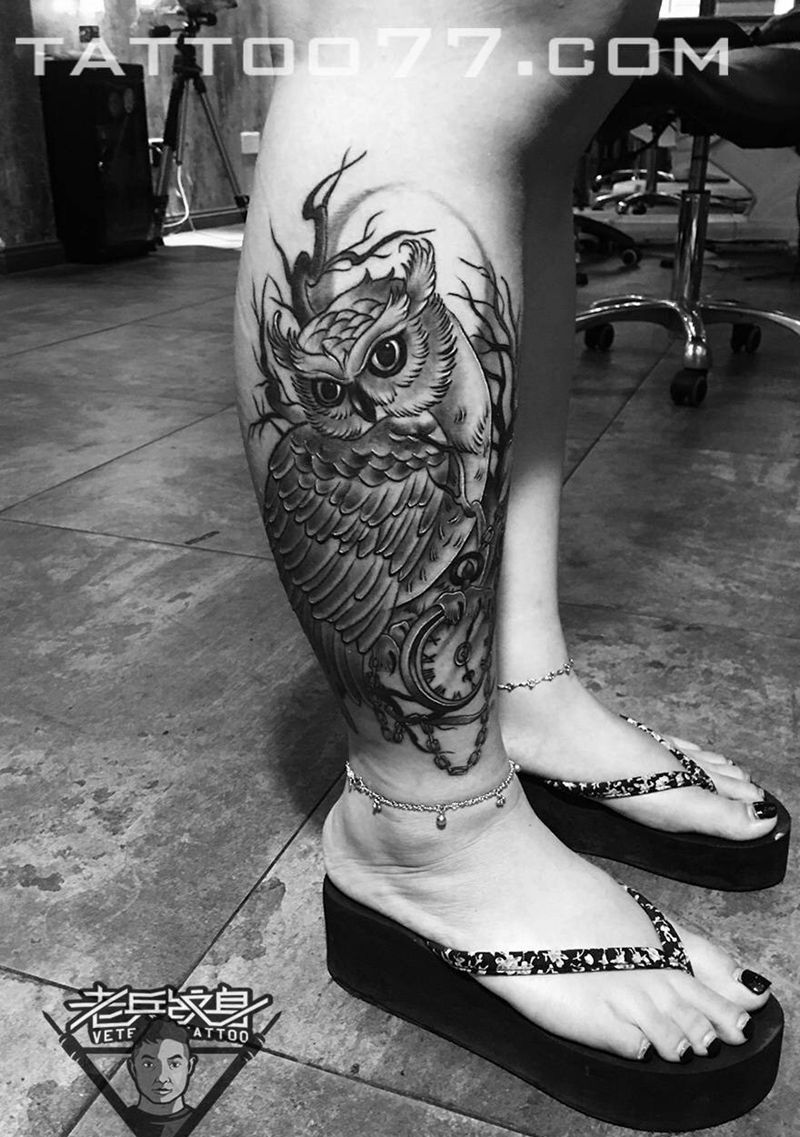 小腿猫头鹰纹身作品纹身图片_成品腿部欧美动物纹身图案