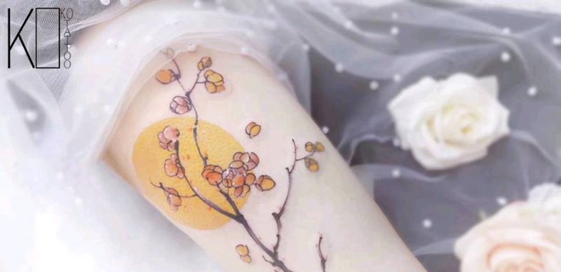 月下纹身图片_腿部水墨水彩月亮水墨梅花纹身图案