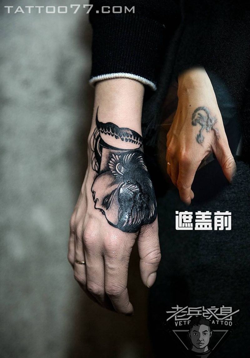 手部女郎纹身作品纹身图片
