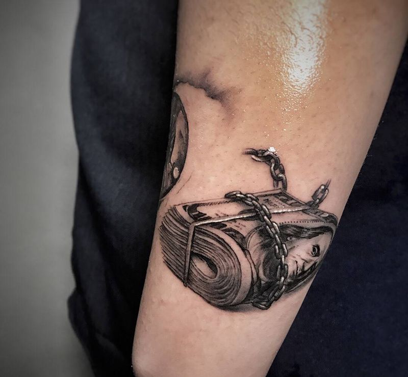 不做金钱的奴隶纹身图片_成品手臂手部欧美写实静物原创武汉纹艺刺刻纹申坤纹身图案