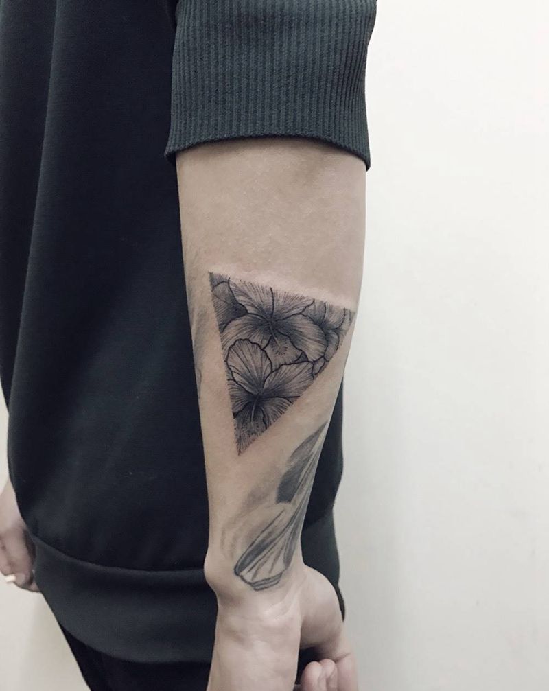 几何花纹身图片_手臂清新贴纸几何植物纹身图案