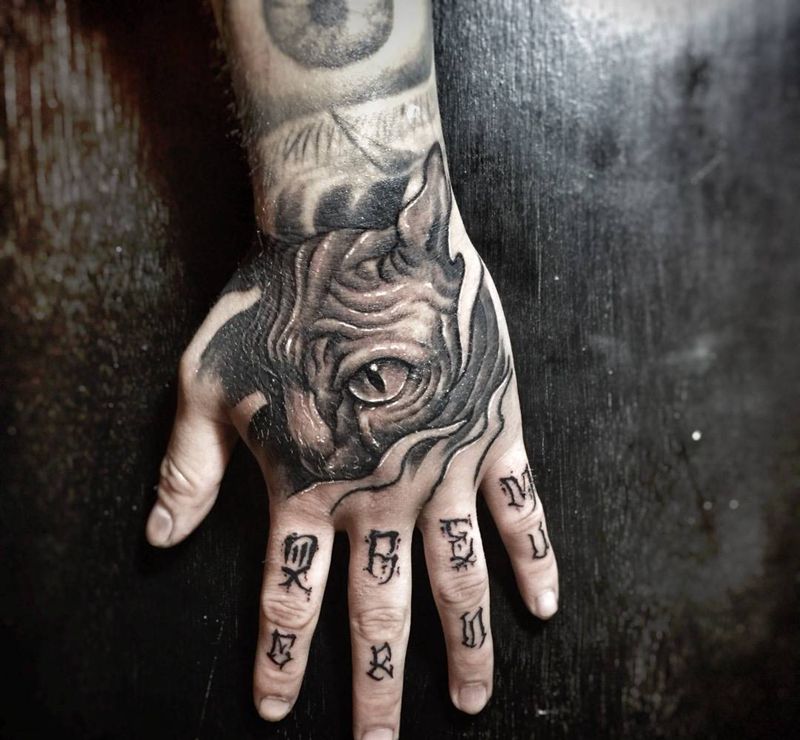 手面斯芬克斯猫…纹身图片_成品手部欧美动物纹身图案