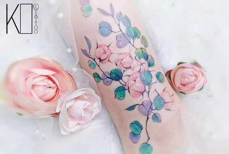 棉花纹身图片_脚部水彩棉花尤加利叶一人一图纹身图案