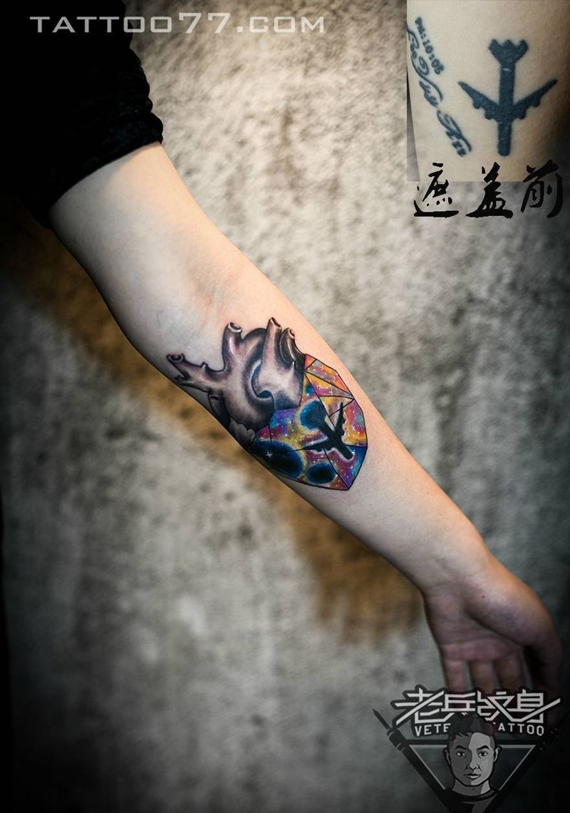 手部心脏纹身作品遮盖旧纹身纹身图片_成品手部欧美静物纹身图案