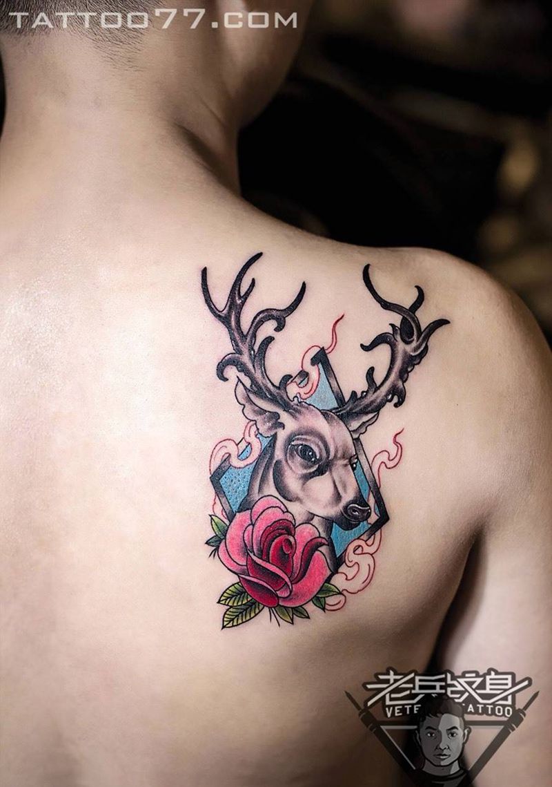 后背鹿头纹身作品纹身图片_成品背部清新动物纹身图案