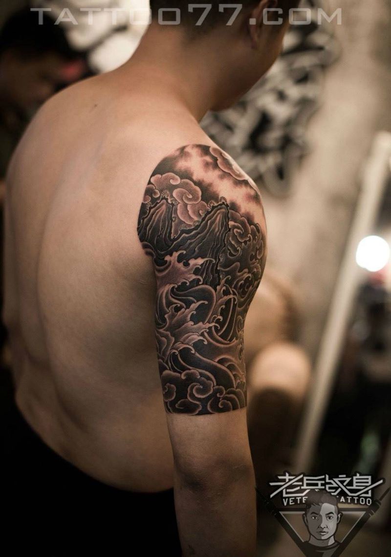大臂浪花纹身作品纹身图片