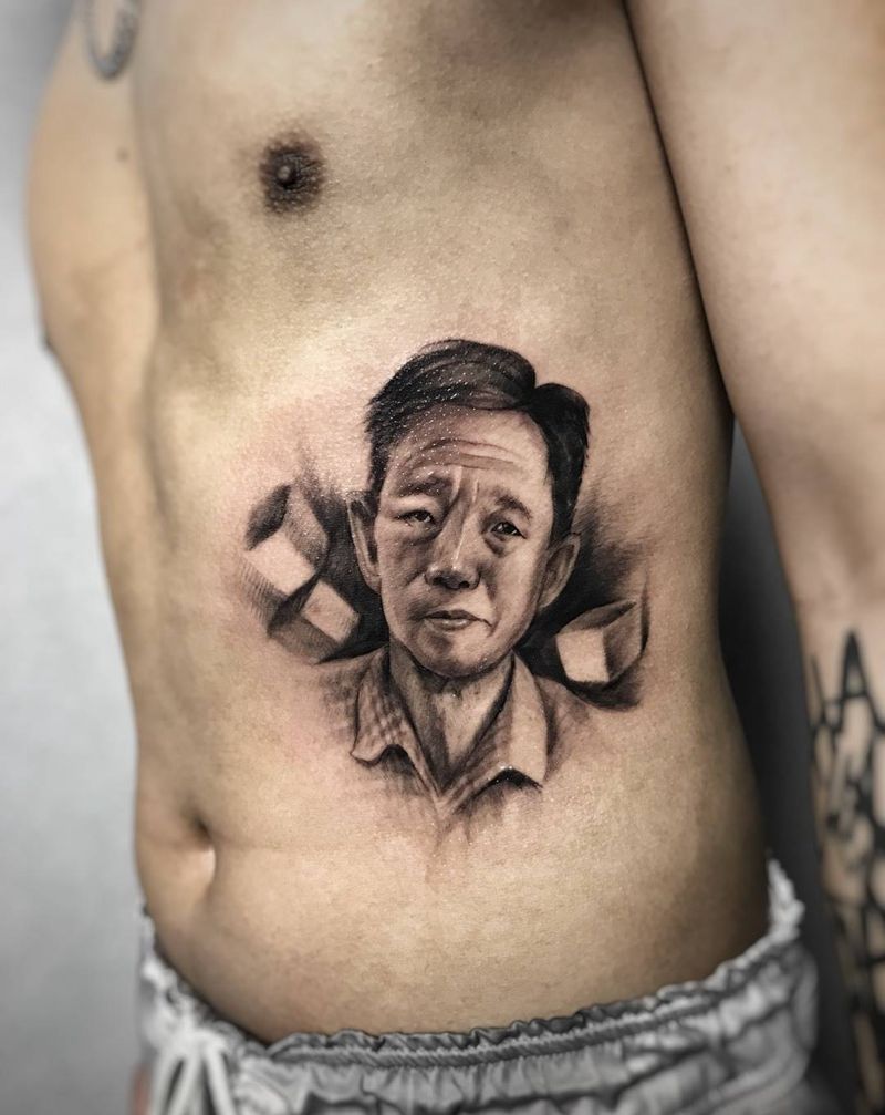 肖像系列之 缅怀纹身图片_成品腰部腹部写实肖像人物纹艺刺刻纹申坤武汉纹身图案
