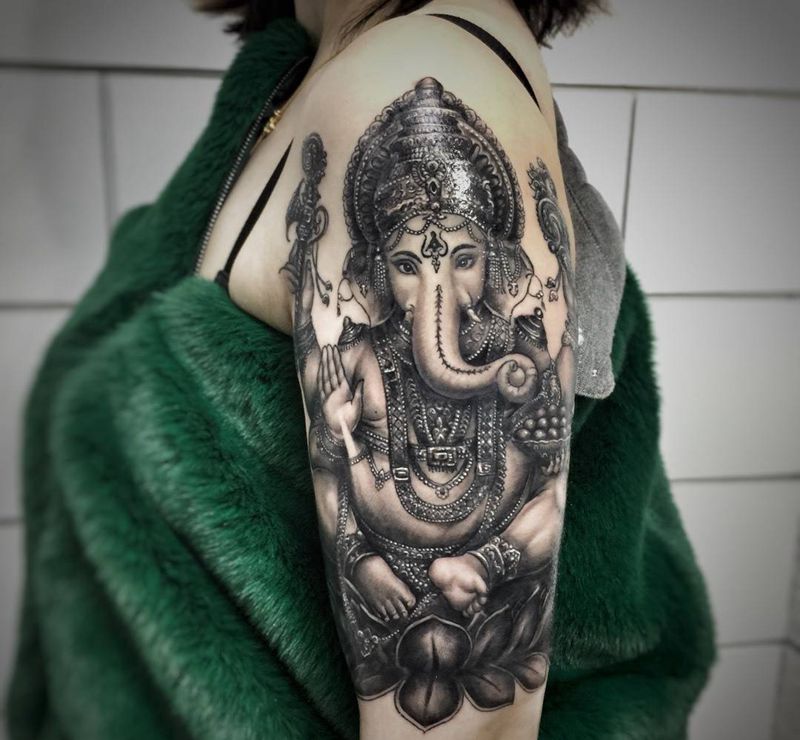 象神一枚纹身图片_成品手臂手部传统写实人物鬼神动物纹身图案