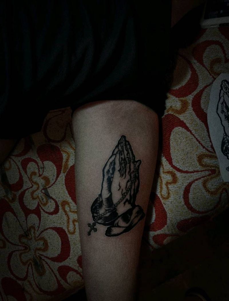 祈祷之手纹身图片_手臂纹身图案