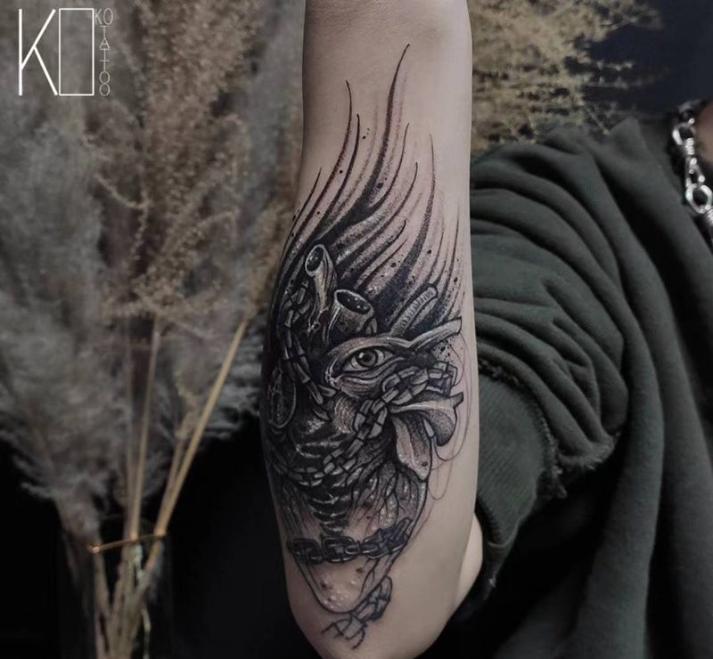 心脏纹身图片_手臂点刺暗黑小臂锁链纹身图案