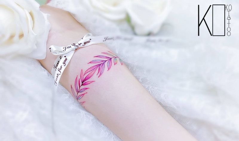 手环纹身图片_手臂水彩叶子手环水彩纹身图案