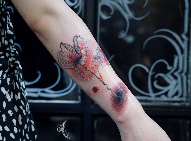 花卉纹身图片_手臂点刺纹身图案