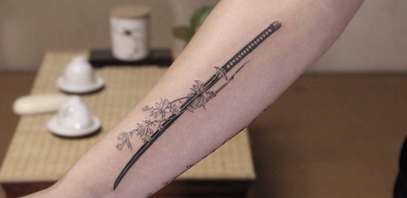 武士刀纹身图片_手臂手部小清新纹身图案