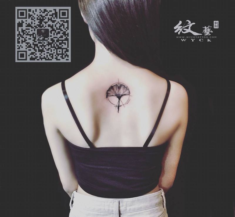 银杏……纹身图片_成品背部欧美植物纹身图案