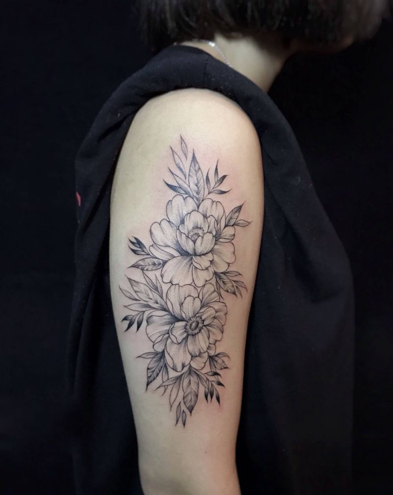 花纹身图片_手臂肩部点刺小清新纹身图案