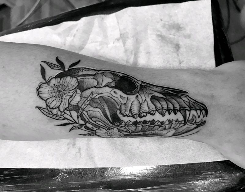 骷髅纹身图片_手臂点刺纹身图案