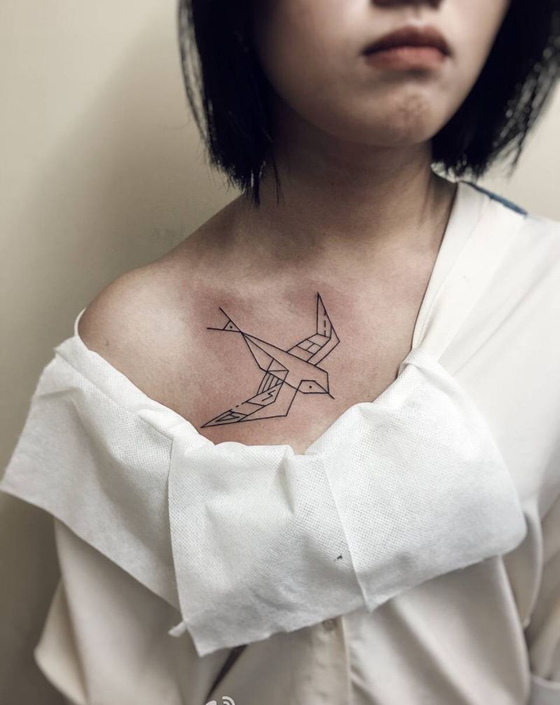 几何飞燕纹身图片_胸部清新几何肩部纹身图案