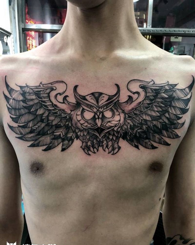 猫头鹰纹身图片_胸部点刺几何纹身图案