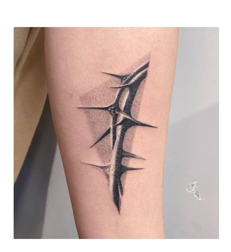 荆棘纹身图片_手臂点刺几何纹身图案