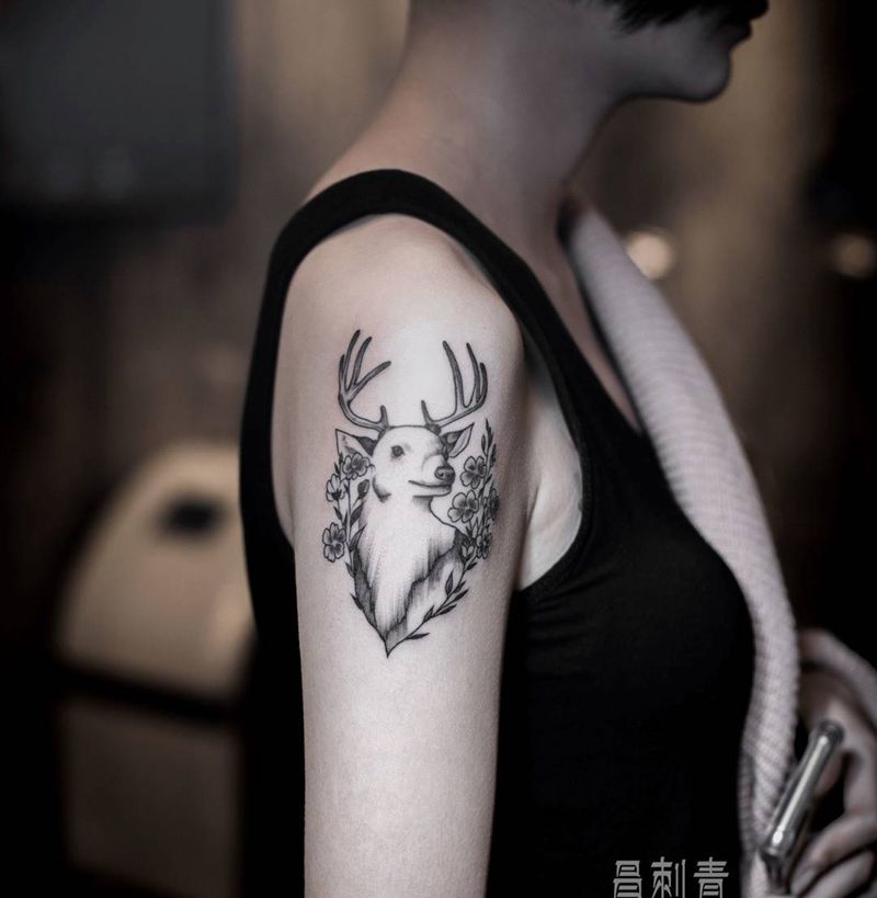 小鹿一只纹身图片_欧美清新动物情侣人物成品手臂手部腿部脚部纹身图案