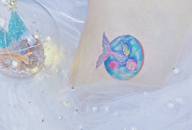 甜甜圈纹身图片_腰部腹部水彩甜甜圈美人鱼水彩纹身图案