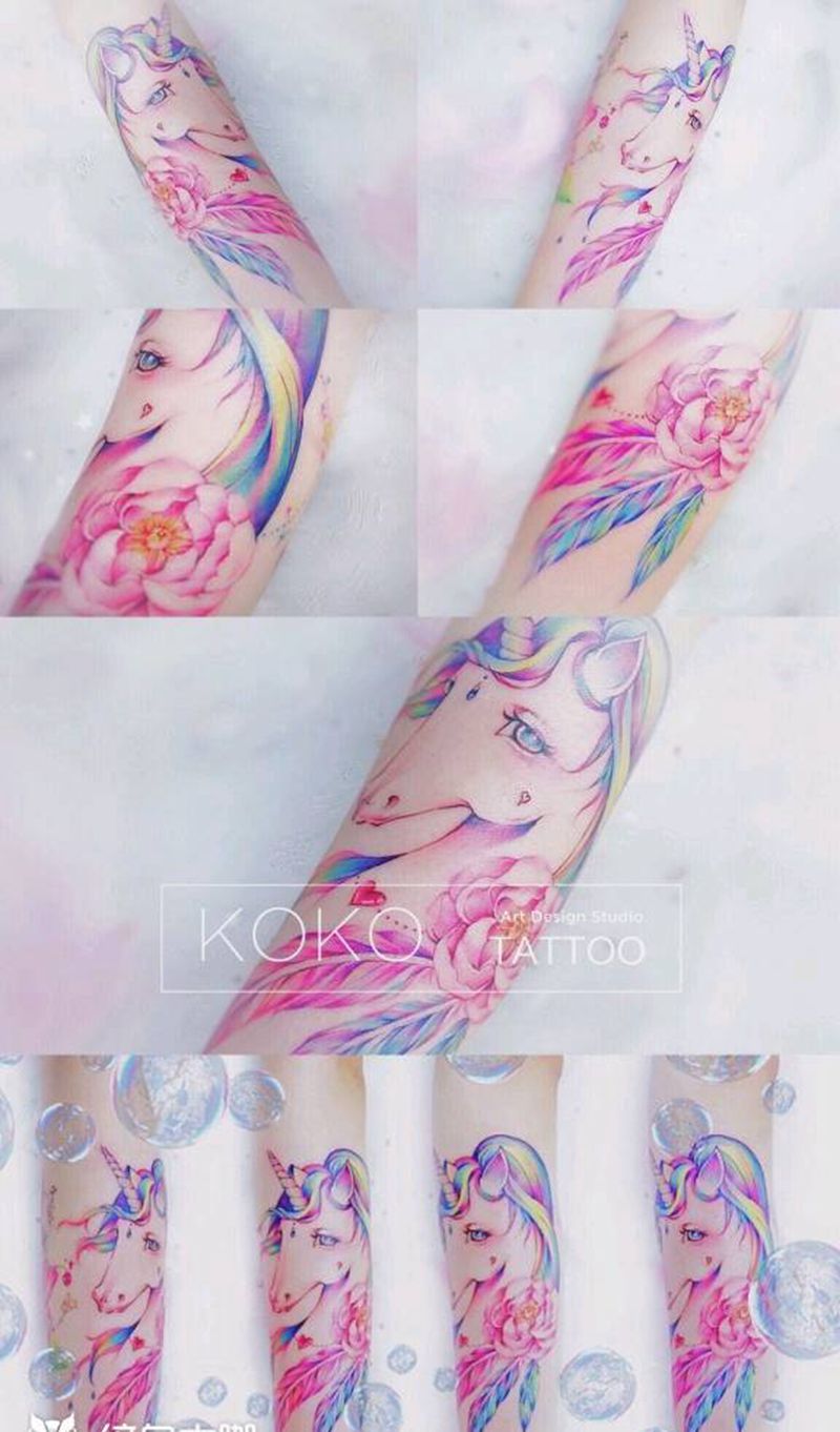 梦幻独角兽纹身图片_手臂水彩独角兽花卉羽毛纹身图案
