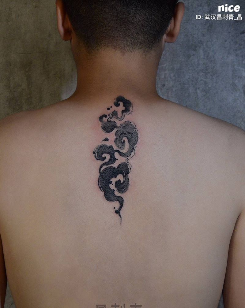 云纹身图片_成品颈部纹身图案