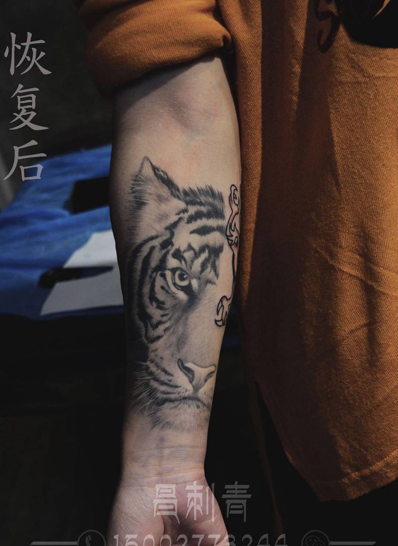 恢复后的老虎头像纹身图片