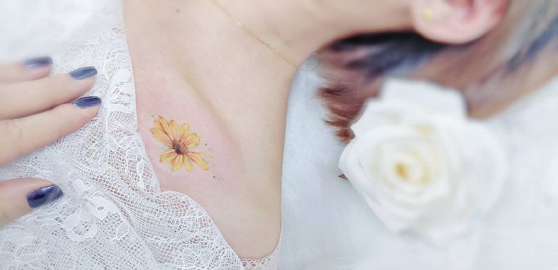 向日葵纹身图片_肩部水彩小清新向日葵定制纹身图案