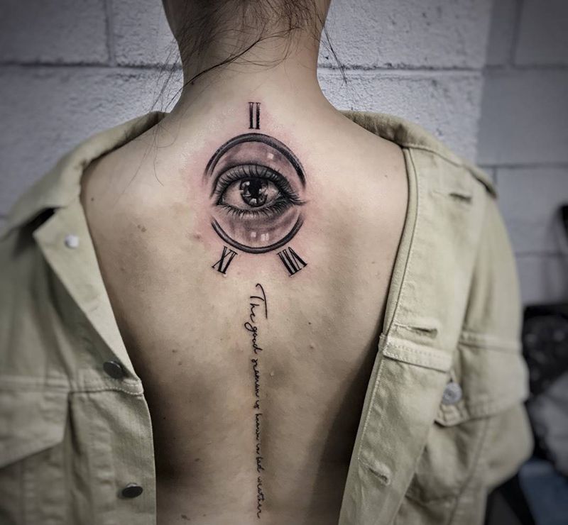 眼睛一枚纹身图片_成品背部肩部欧美写实人物原创纹身图案