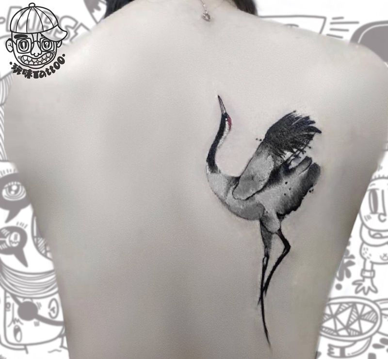 鹤纹身图片_背部水墨纹身图案