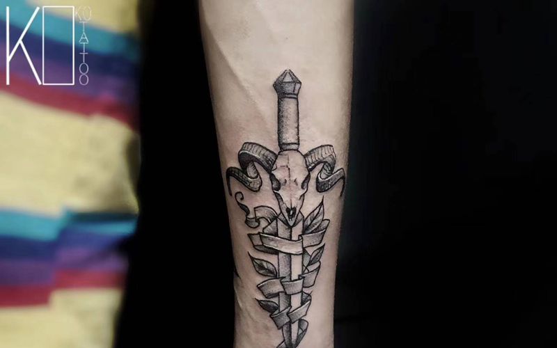 黑桃纹身图片_手臂Old SchoolNew School一人一图定制设计school纹身图案