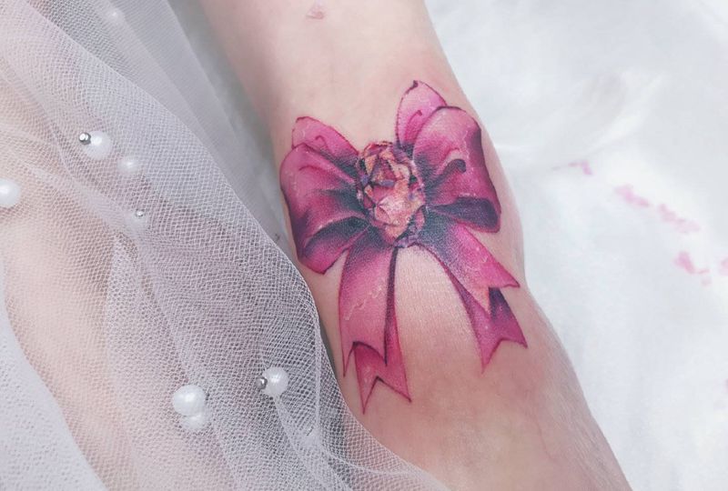 蝴蝶结——遮盖设计纹身图片_腿部水彩蝴蝶结遮盖定制设计纹身图案