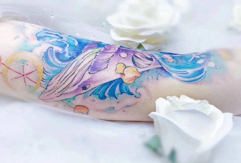 鲸鱼纹身图片_手臂水彩一人一图遮盖设计定制纹身图案