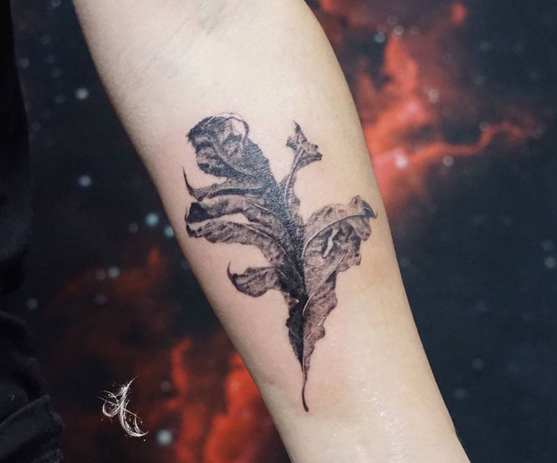 枯叶纹身图片_手臂欧美写实点刺纹身图案