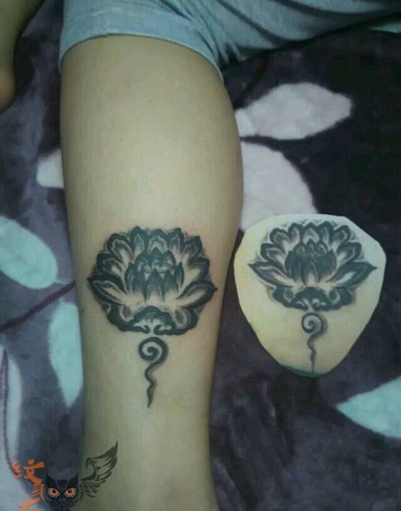 荷花纹身图片