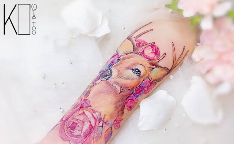 鹿——遮盖纹身图片_手臂水彩遮盖鹿花卉纹身图案
