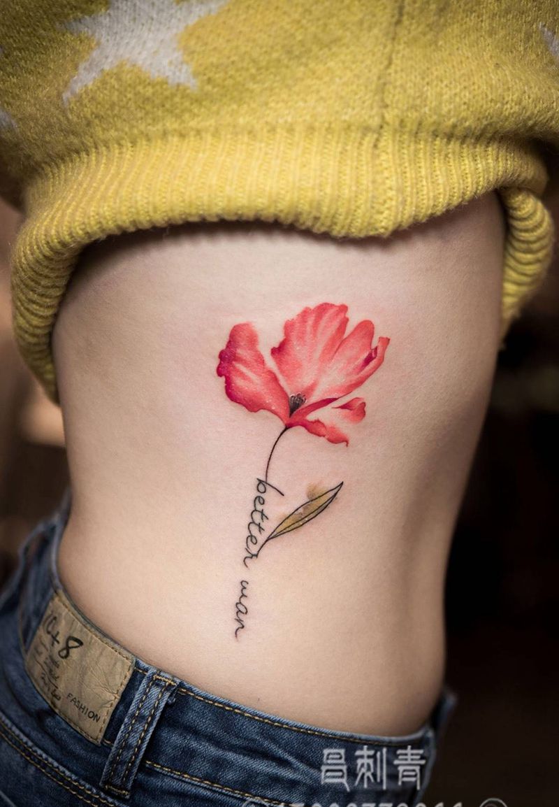 侧腰水彩花纹身图片