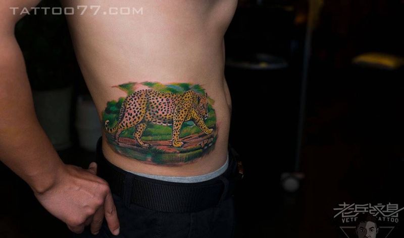 侧腰豹子纹身作品纹身图片