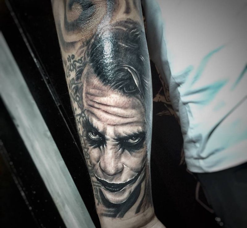 小丑…耗时两个小时纹身图片_成品手臂欧美人物纹身图案