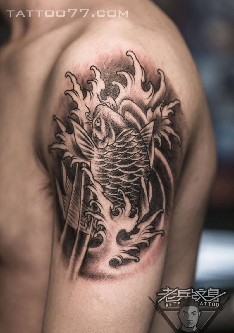 浪花鲤鱼纹身图片_成品手臂传统动物纹身图案
