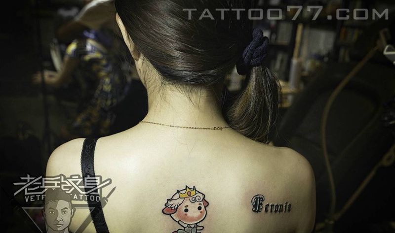 后背可爱卡通纹身作品纹身图片_成品背部清新人物纹身图案