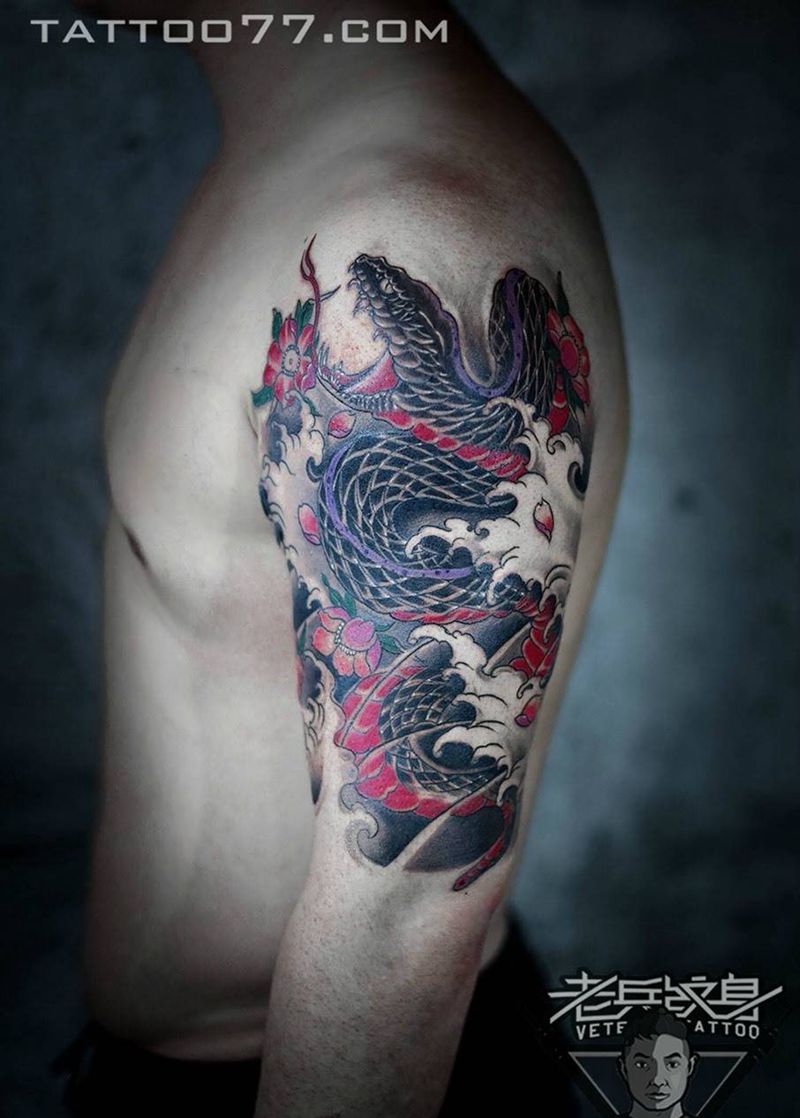 大臂蛇纹身作品纹身图片