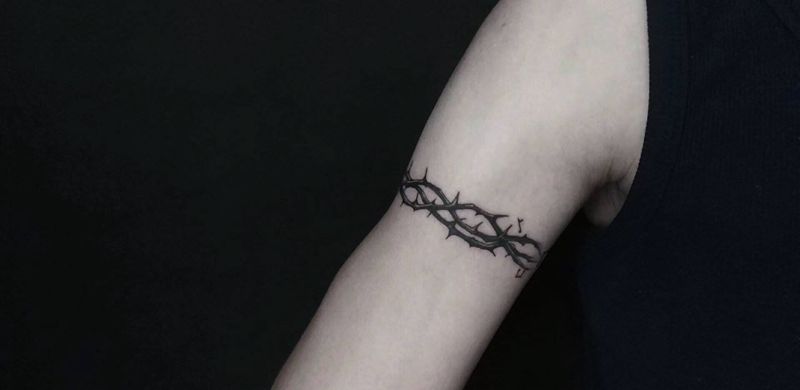 荆棘臂环纹身图片_手臂点刺荆棘臂环定制设计纹身图案