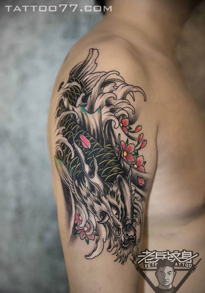 大臂鲤鱼纹身作品纹身图片_手臂成品传统动物纹身图案