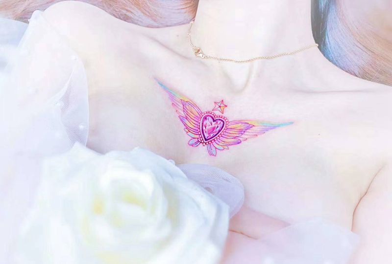 宝石＋翅膀纹身图片_胸部水彩一人一图原创设计少女纹身图案