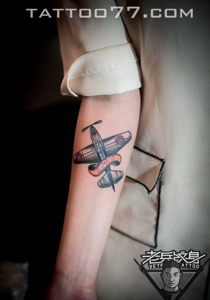 手部飞机纹身作品纹身图片_成品手部清新静物纹身图案