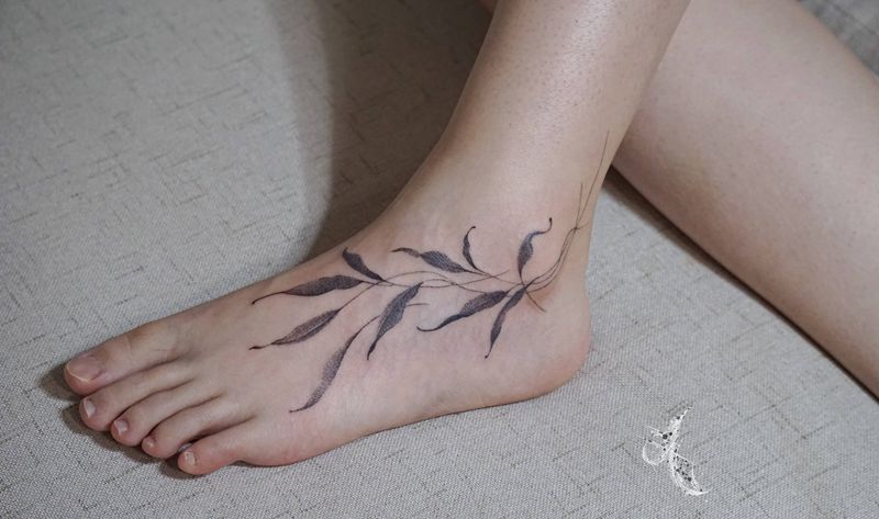叶子纹身图片_脚部点刺叶子 脚踝脚背纹身图案