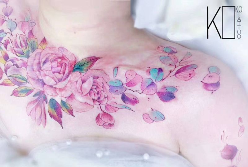 尤加利叶纹身图片_胸部水彩一人一图遮盖设计梦幻纹身图案